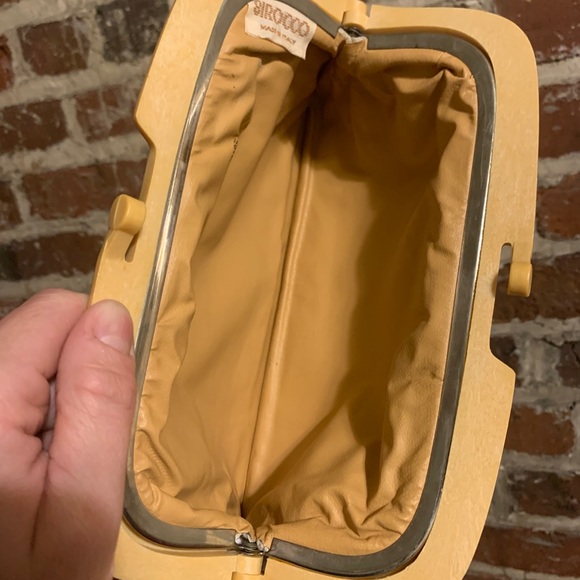 1970s vintage Sirocco italian real leather clutch white with tan Bakelite clasp - Picture 8 of 12